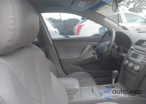 2011 Toyota Camry Base z USA, uszkodzony, nr VIN 4T1BF3EK0BU762531